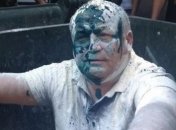 В Одессе депутата горсовета бросили в мусорный бак