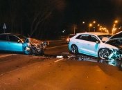 Не поделили дорогу: под Киевом лоб в лоб столкнулись две Audi