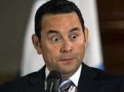 Президента Гватемалы обвиняют в махинациях 