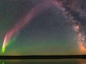 Ученые раскрыли тайну загадочных фиолетовых "радуг" в небе Канады (Видео)