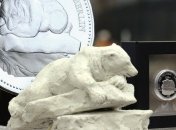 В Германии поставили памятник белому медведю Кнуту