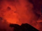 Извержение самого высокого действующего вулкана Евразии сняли на видео