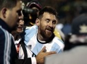 Мировая группа выпила в честь Месси прямо на сцене (Видео)