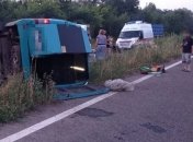 Микроавтобус налетел на лопнувшую шину у линии разграничения на Донбассе: 9 человек в больнице (фото)