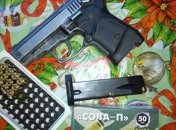 На Хмельнитчине у 26-летнего киевлянина изъяли оружие и наркотики