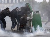 Протесты в Париже переросли в столкновения с полицией