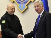 Турчинов и Фаллон обсудили предоставление летального оружия Украине