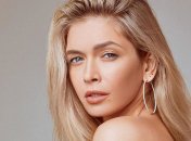 Віра Брежнєва похвалилася стильним образом у модному капелюсі та шортах