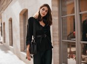 Черный цвет придает образу роскошный и утонченный вид