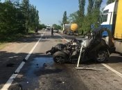 В аварии с фурой под Николаевом два человека погибли на месте, пострадали дети (фото последствий)