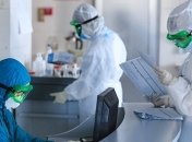 В Бельгии женщина умерла после того, как заразилась сразу двумя штаммами COVID-19