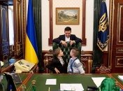 Подарил детям праздник: Зеленский провел День святого Николая с детьми погибших в зоне ООС (Фото)