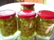 Консервированный виноград станет изюминкой любого стол
