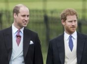 "Вцепились друг другу в глотки": принцы Уильям и Гарри сильно поссорились на похоронах герцога Эдинбургского 