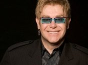 Певец Элтон Джон перенес концерт из-за проблем со здоровьем