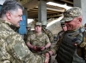 Визит Порошенко на Донбасс: Президент сделал военным подарок