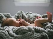 Физическое развитие ребенка в первые три месяца жизни