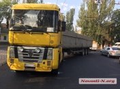 Фура, которая сбила человека в Николаеве. Автор фото: Новости N