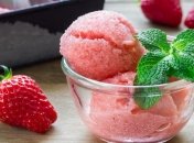 Дуже легкий десерт — ідеально для спеки