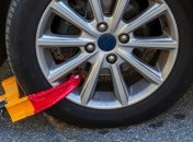 Заблокированное колесо авто