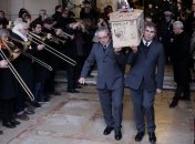 В разрисованном гробу похоронят карикатуриста Charlie Hebdo 