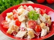 Фантастический салат из мяса, помидор и сыра