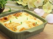 Внутри такой омлет остается очень нежным