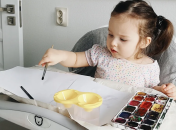 Почему заботиться о младенце легче, чем о детях постарше: история мамы