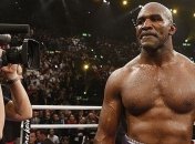 Холифилд простил Тайсона за откушенное ухо