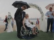 Знаменитая волонтерка Зинкевич на реанимобиле приехала под венец