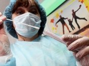 В Украине немного снизился прирост COVID-19