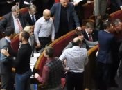 В Раде снова подрались депутаты: Мельничук набросился на Лещенко (Видео)