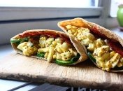 Яєчний салат у лаваші