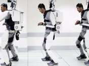 Парализованный человек снова сможет двигаться: разработан новый экзоскелет (Видео)