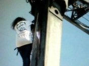 Защитники Гостиного двора взобрались на строительный кран