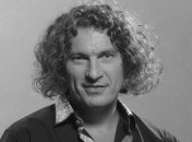 Мать Кузьмы Скрябина попросила артистов записать для него песню