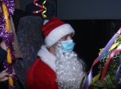 Водій маршрутного створює для пасажирів новорічний настрій