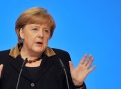 Соперник Меркель считает, что у канцлера ФРГ маленькая зарплата