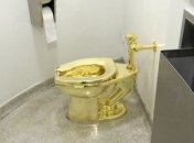 В Британии неизвестные похитили золотой унитаз