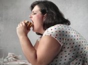 Почему компания полных людей заставляет кушать больше? 