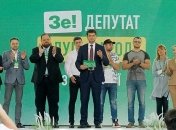 Зеленський і "Слуга народу" продовжують втрачати рейтинг перед виборами: свіжі дані соцопитувань