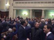 В Раде - персональное голосование: нардепы подымают руки 