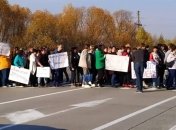 В Житомирской области учителя требовали зарплату: перекрывали трассу 