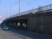 В столице Украины на лето закрывают путепровод возле метро "Нивки"
