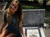 Жительница Австралии придумала оригинальный способ избавить детей от страха смерти (видео)