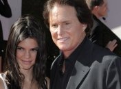 Отчим Ким Кардашьян стал женщиной (Фото)