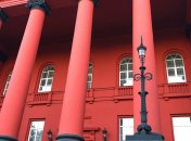 Дворники гораздо культурнее: оскандалившуюся студентку требуют отчислить из КНУ