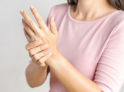 До чого свербить права і ліва рука