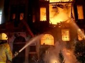 В Стамбуле рухнуло здание: спасатели достают людей из-под завалов (Видео)