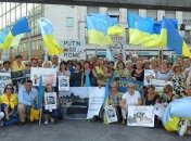 В Риме украинцы пикетировали посольство России